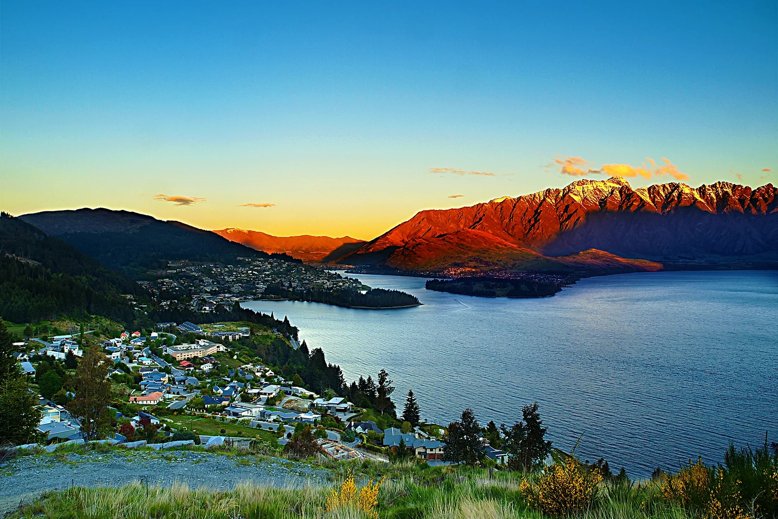Queenstown and Lake Wakatipu, with the Remarkables beyond.